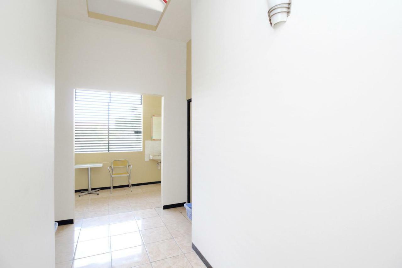 Reddoorz Syariah Near Prpp Semarang Hotel Exterior foto